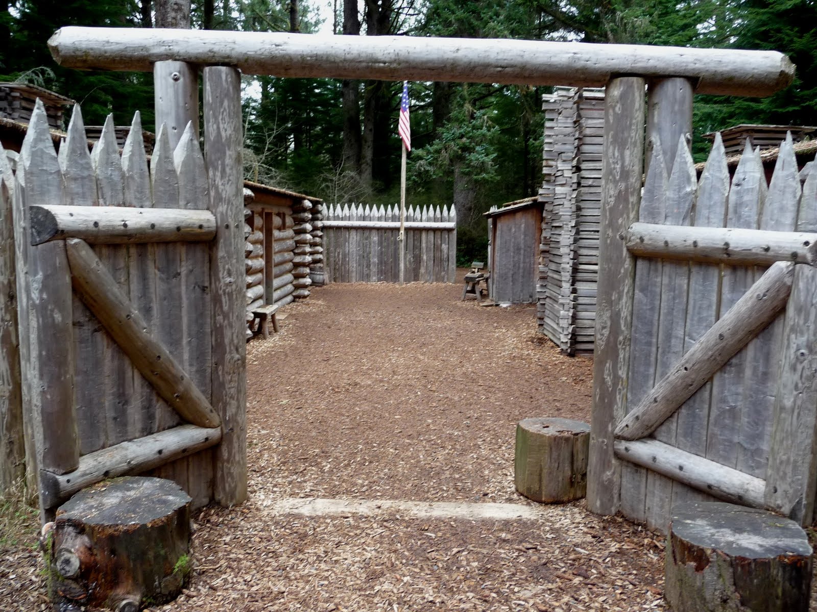 fort clatsop Fort clatsop is the site on the lewis and clark river where the 33-member lewis and clark expedition wintered from december 7, 1805, until march 23, 1806. fort clatsop Fort clatsop is the site on the lewis and clark river where the 33-member lewis and clark expedition wintered from december 7, 1805, until march 23, 1806.