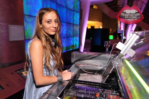 Dj Signs
