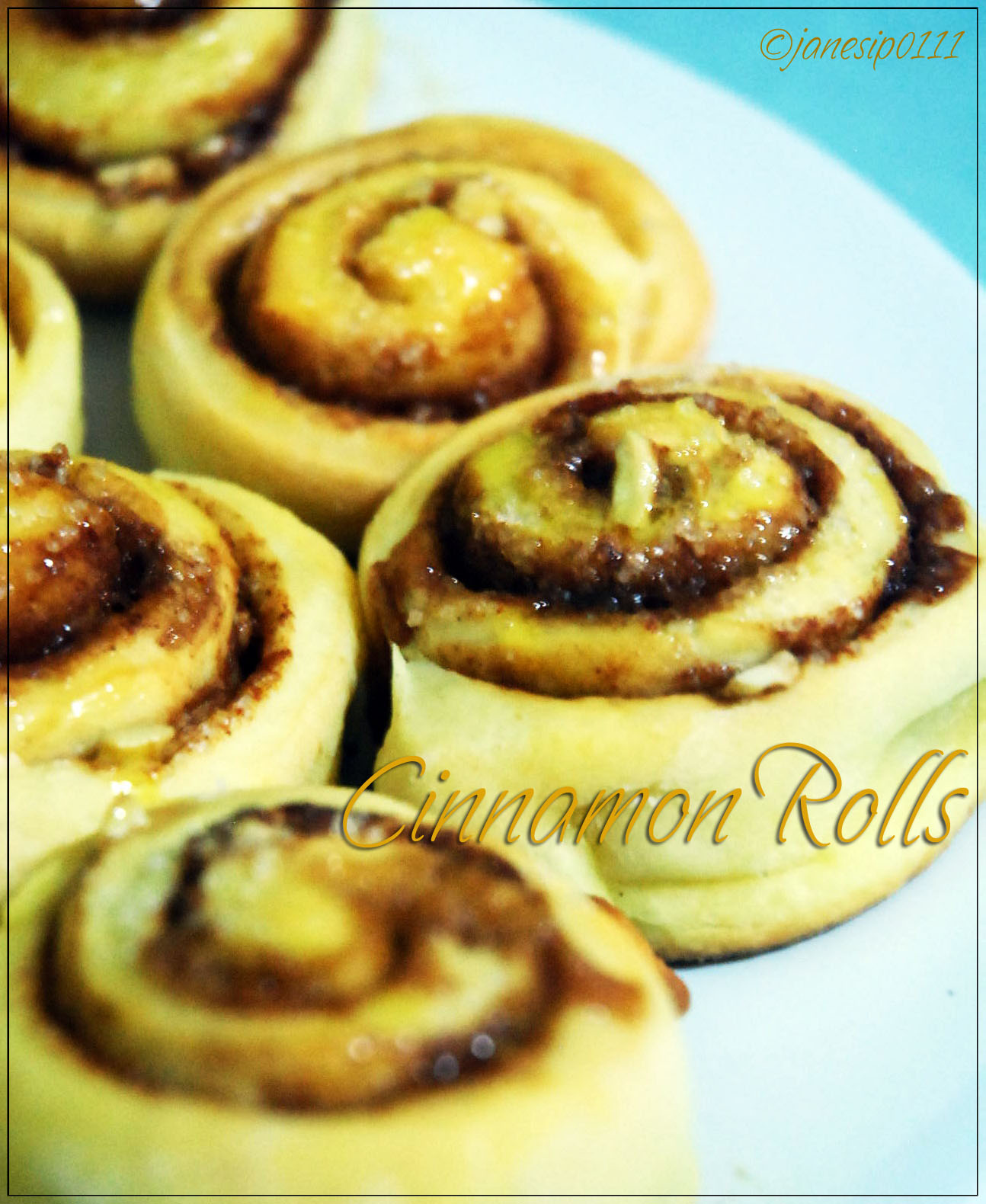 Cinnamon Roll-nya Camelia , separuh adonan aku bikin Cinnamon Roll