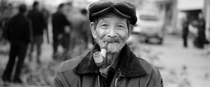 [08_man_with_pipe.jpg]