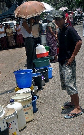 [We+need+water+2.jpg]