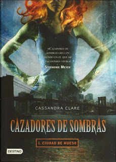 "Cazadores de Sombras I: Ciudad de Hueso" de Cassandra Clare