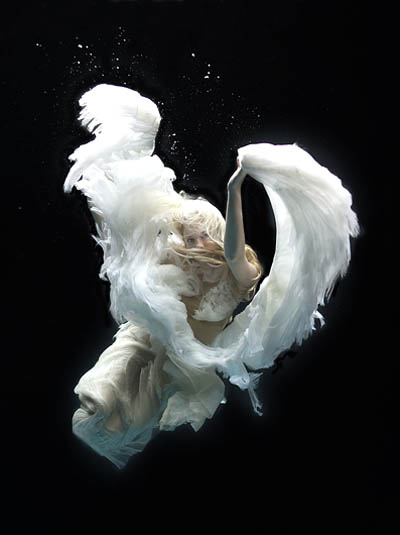 [underwater-angel-02.jpg]