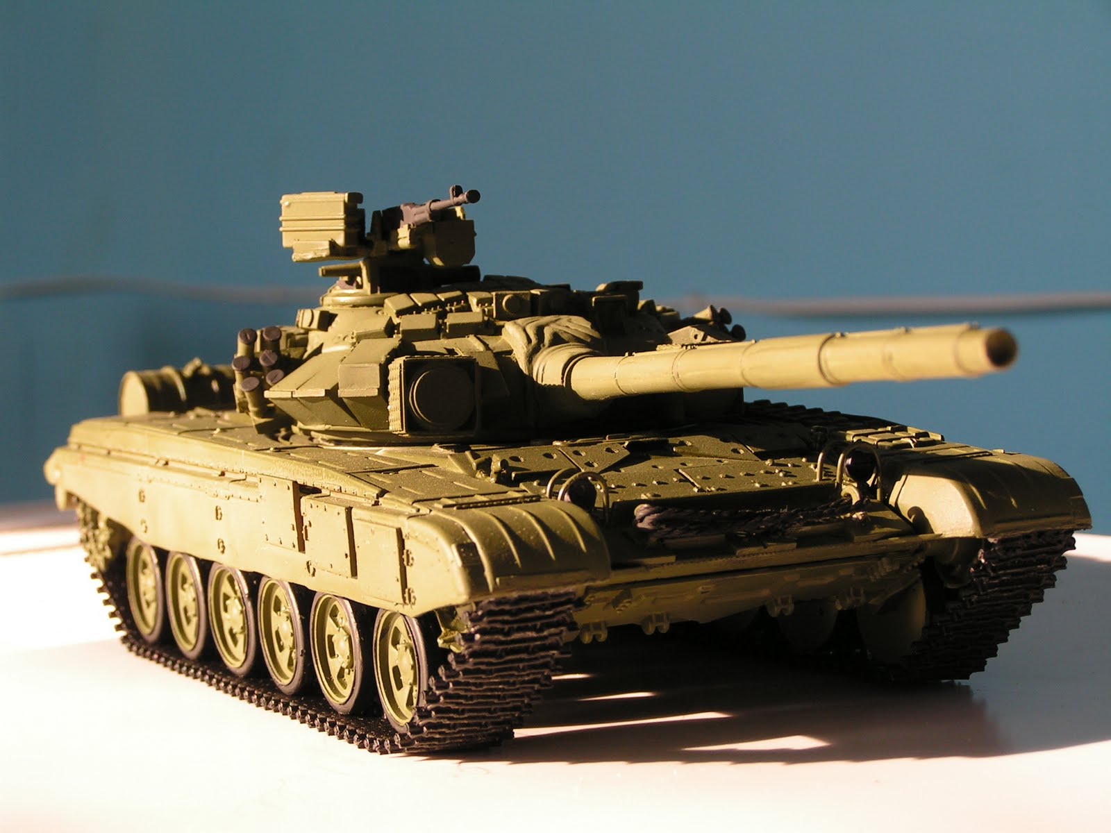 Уникальные модели военной техники: Танк Т-90