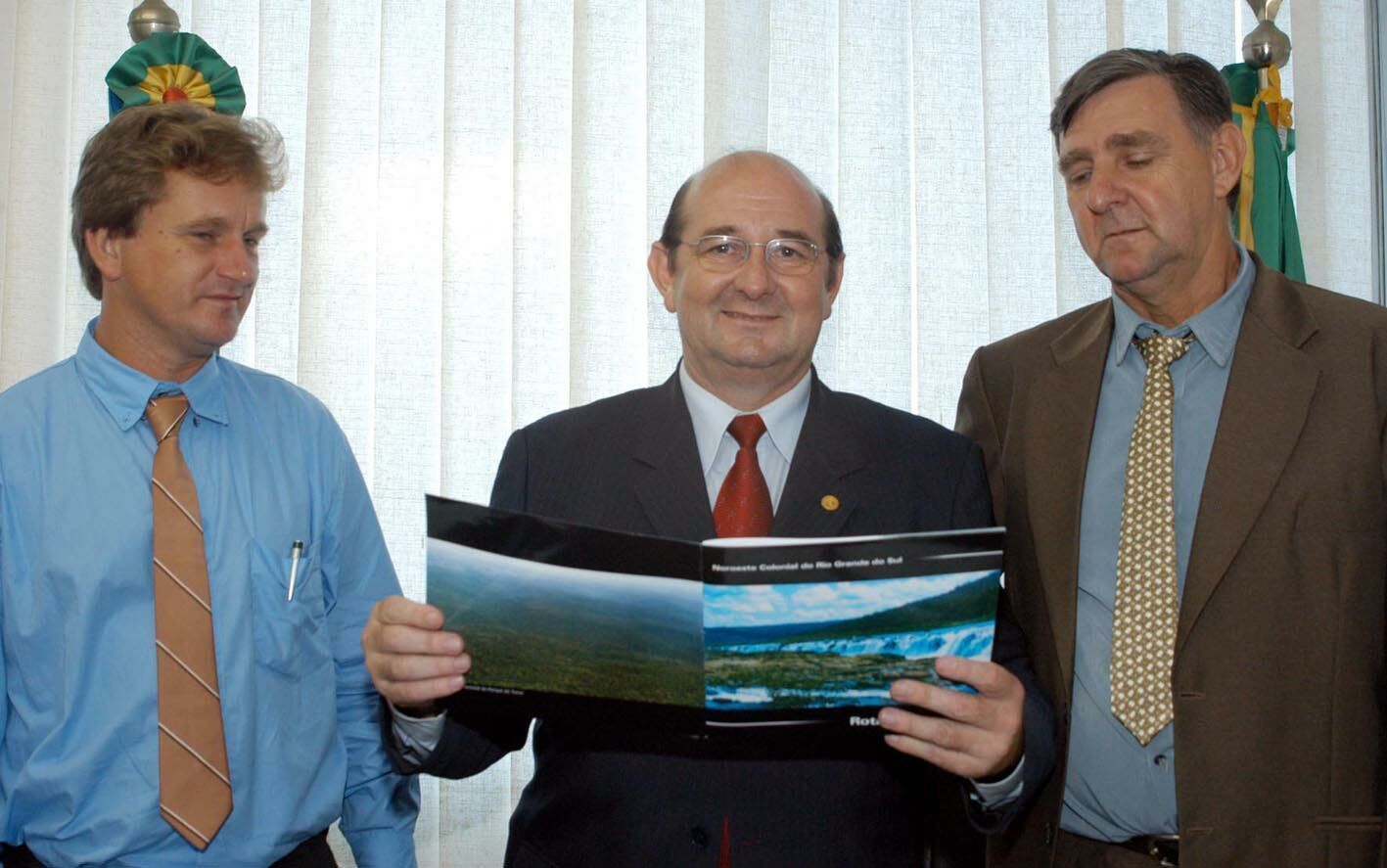 [Tiradentes+do+Sul-Ex+pref.+Reneo+Conratt.jpg]