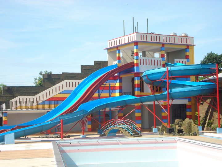 Sang Merak - Sebuah Jurnal Anas Luqman: Tiara Park : Waterboom & 3D