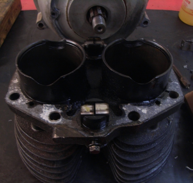 Trojan Classic Motorcycles: Triumph pre-unit engine re-build