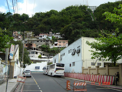 Trilhos e Monte Serrat em Santos - SP - Foto de Emilio Pechini em 17/09/2008