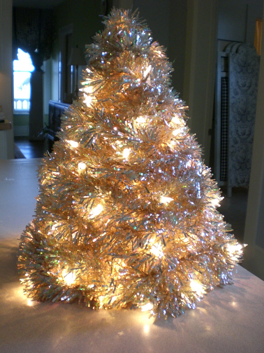 Marilyn makes Mention Tinsel Tree Tutorial, here we go