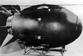 Fat Boy en su hangar, antes de llevarse Nagasaki al otro mundo