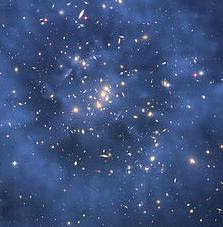 Imagen compuesta del cúmulo de galaxias CL0024+17 tomada por el telescopio espacial Hubble.