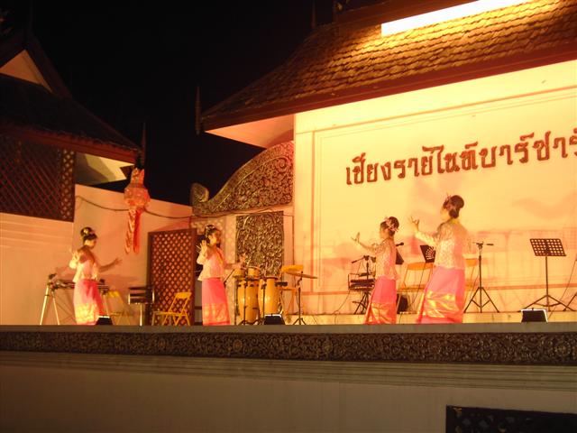 [11-PICT2130+(Small).JPG]