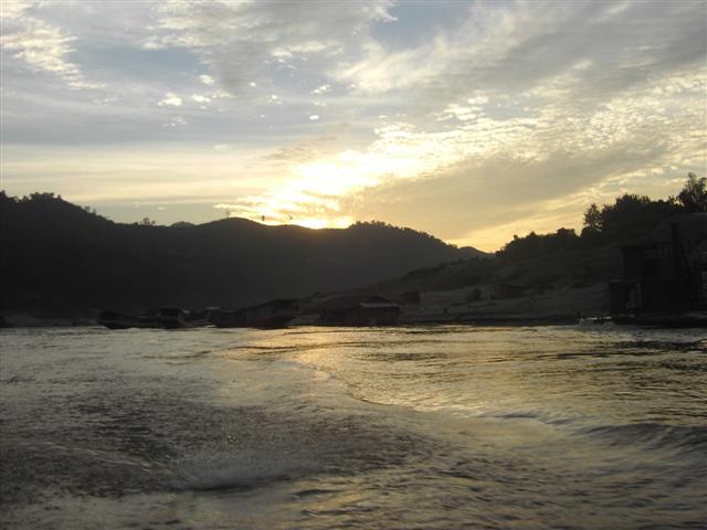 [PICT2698+(Small).JPG]