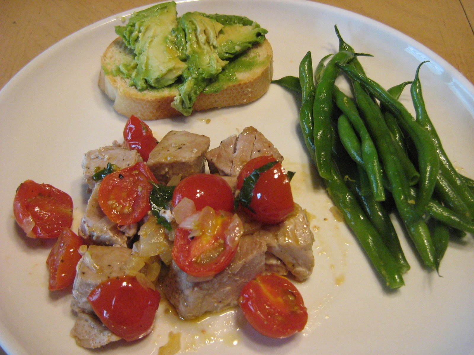 Janis Cooks Seared Tuna in TomatoBasil Sauce, Green Beans with Lemon