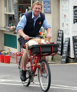 http://2.bp.blogspot.com/_AODbxPFMnVw/TMQ8_fwKxLI/AAAAAAAAG-E/vvbU7TrJhTY/s400/Postman.jpg