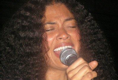 Amel Larrieux Pics