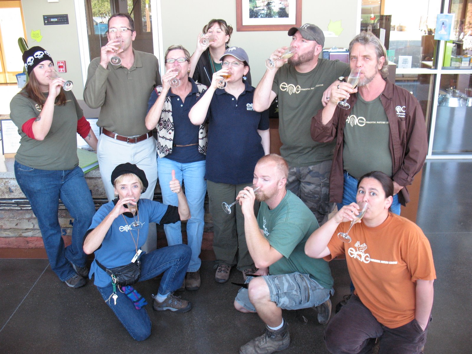 [Celebrating+Platinum_sipping.JPG]