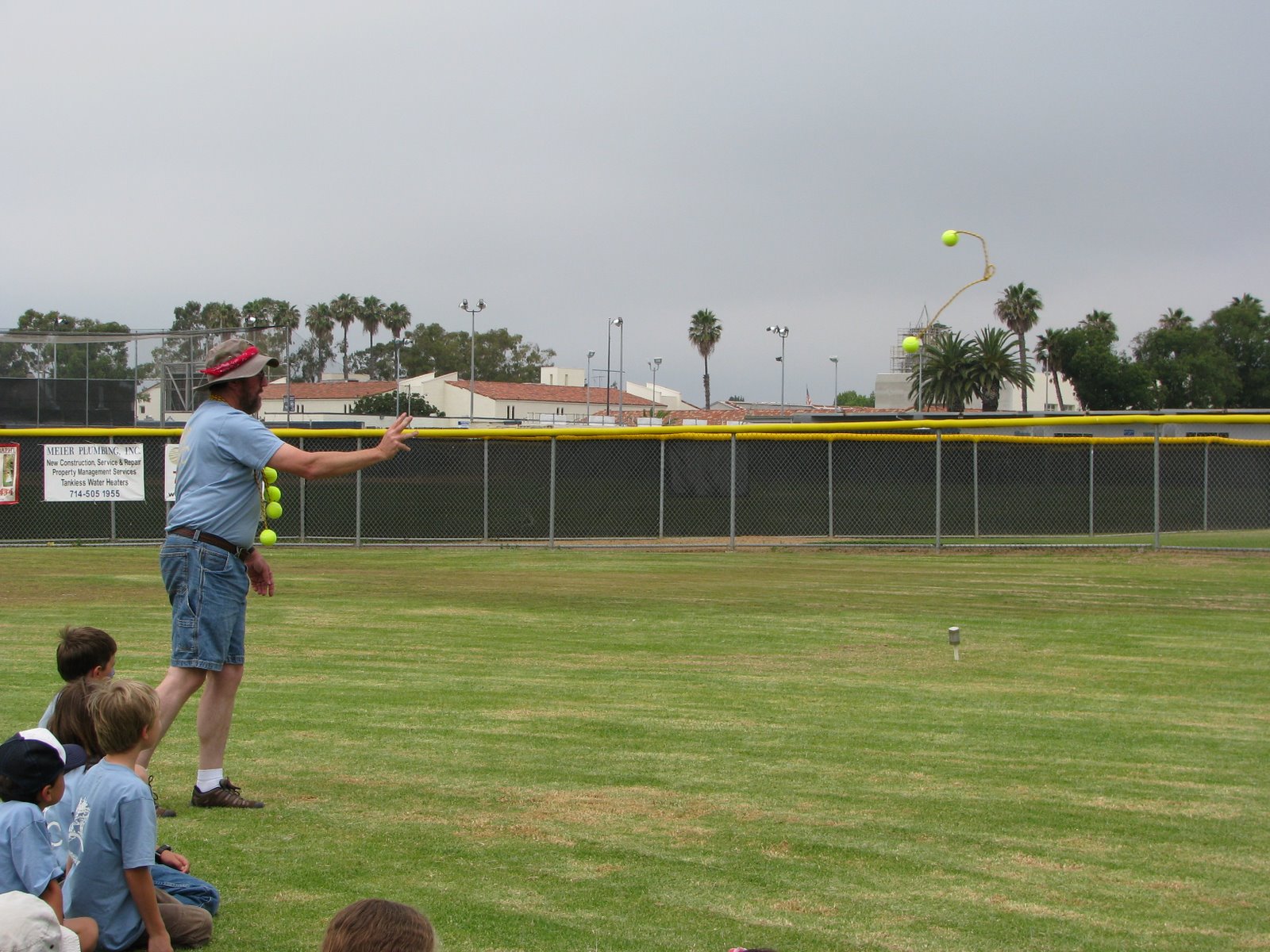 [david+throwing+bola.JPG]