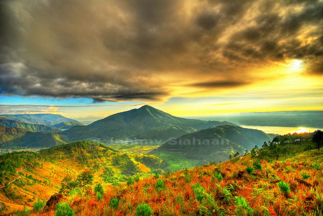 Pusuk Buhit - Tele in HDR