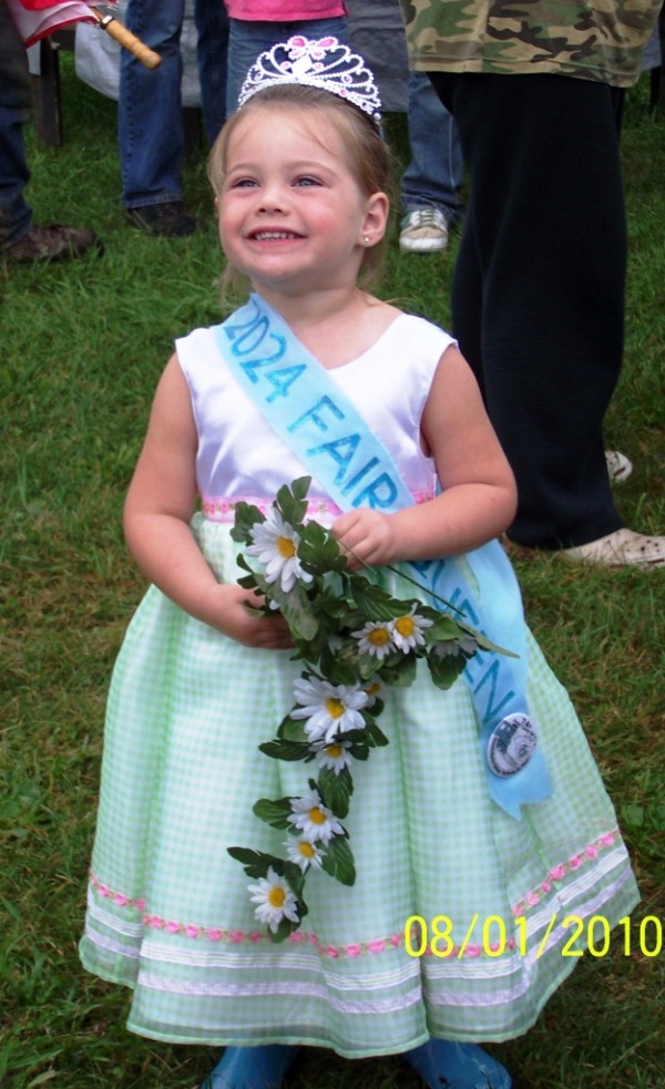 http://2.bp.blogspot.com/_Ah1YLDg8Hfg/TFowv7ayMTI/AAAAAAAAQTU/YcfX8fCC9SQ/s1600/Emilee+Dailey.jpg