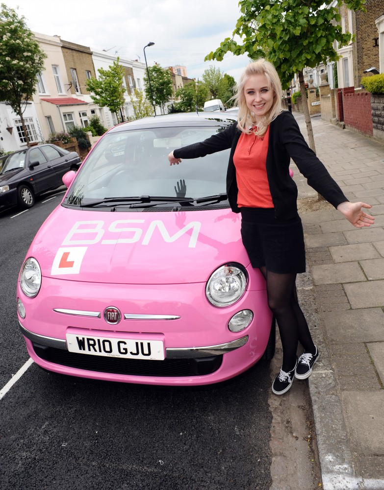 Lily Loveless con nuevo auto