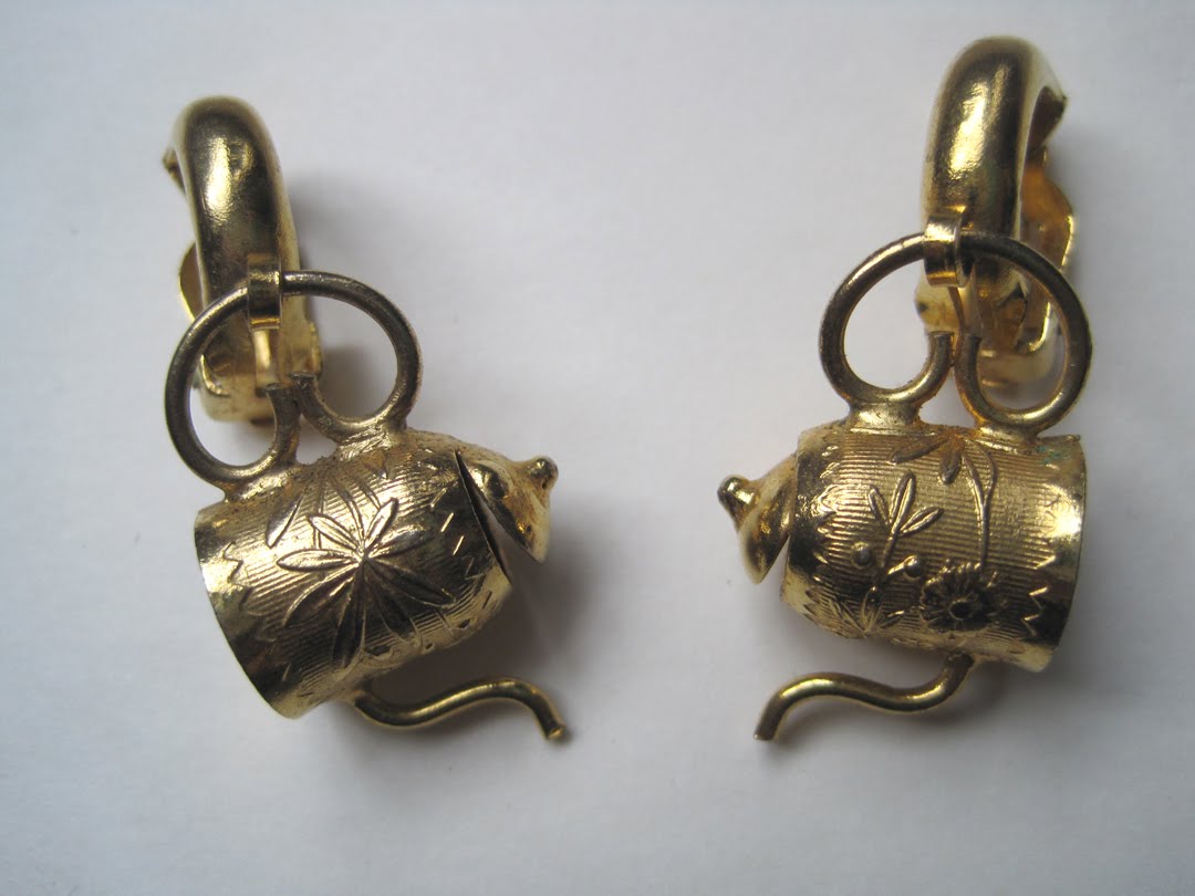 Tea With Friends Teapot and tea kettle earrings