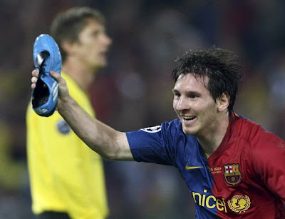 0+barcelona+man+united+lionel+messi+shoe.jpg