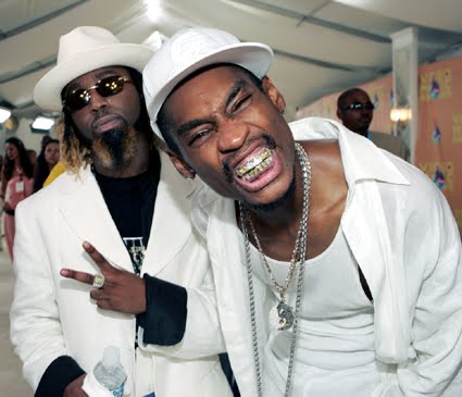 grills on teeth. Ying Yang Twins Grill