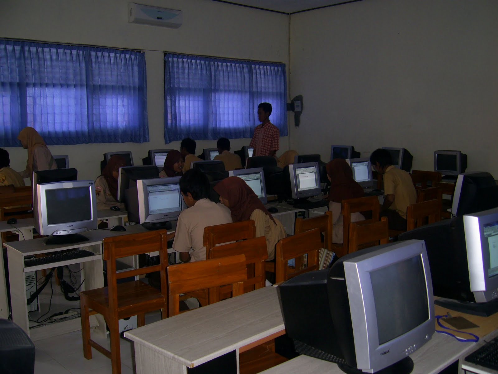 [LAB.KOM.JPG]