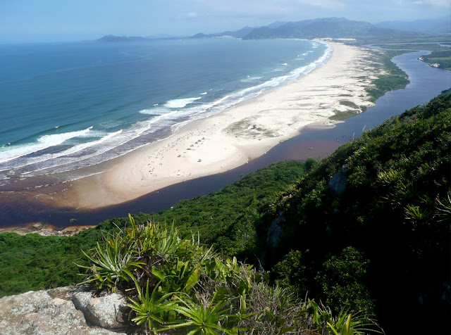 Morro da Pedra do Urubú, Guarda do Embaú, SC - Brasil