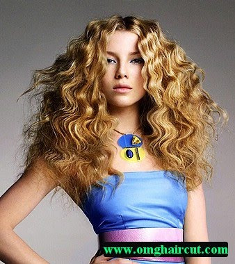 Cute Hairstyles With Crimped Hair. Styling the hair curly can
