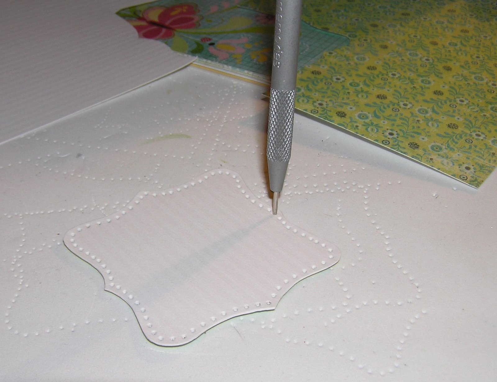 [pierce+around+label+shape.JPG]