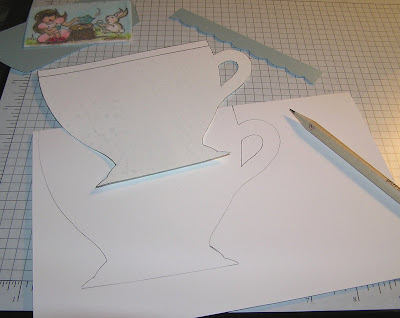 ملف كامل عن طرق عمل كروت المناسبات 4-Trace+tea+cup+template+onto+folded+cardstock