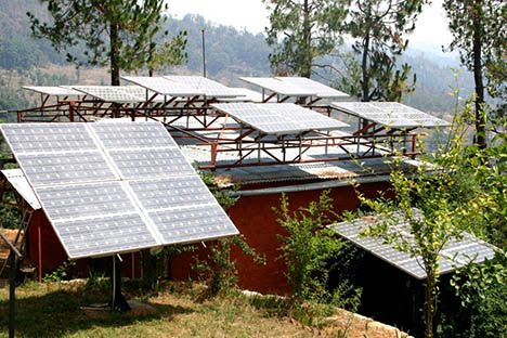 [solar-panels-india-080808.jpg]
