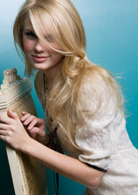 taylor swift straight hair 2 Taylor Swifts Straight Hair Revealed!