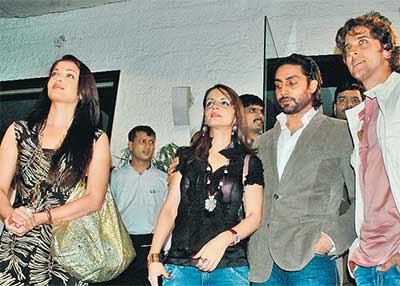 abhishek bachchan looking at wrong place