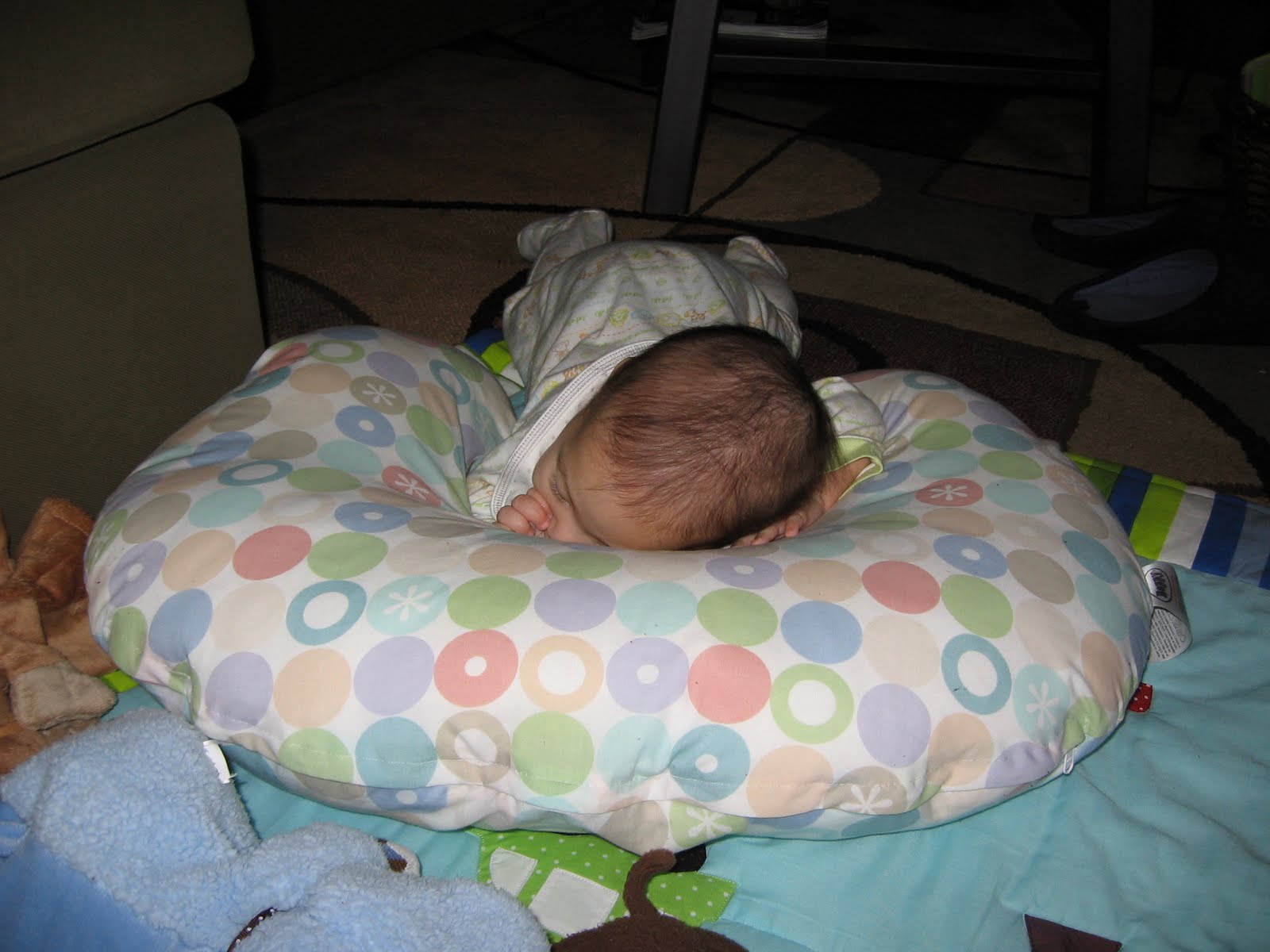 Cindy On Tour New uses of the Boppy pillow