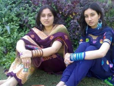 Beautiful Girls on Beautiful Girls Pictures  Neelam And Sadia From Karachi