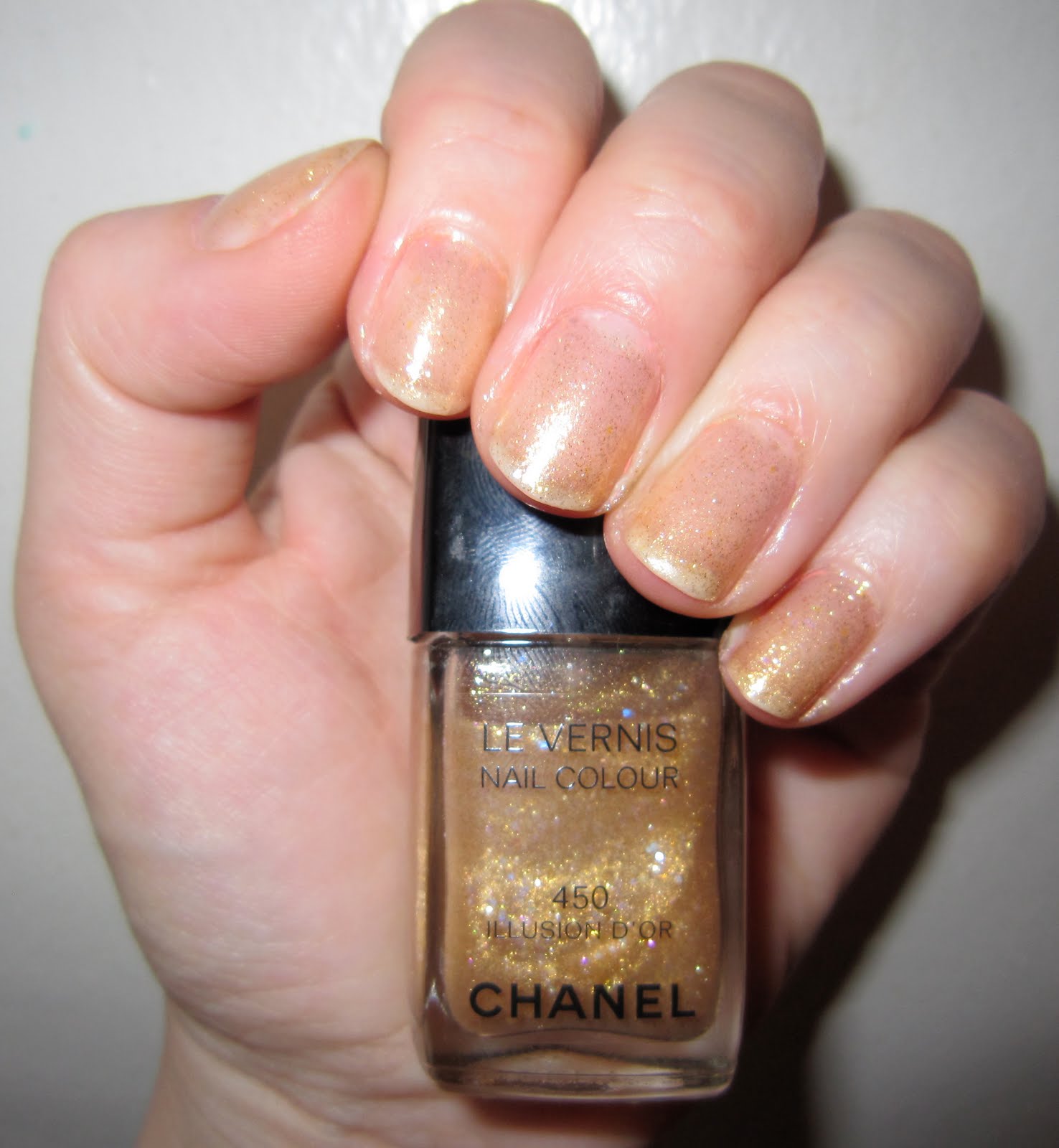 The Beauty of Life: Mani of the Week: Chanel Illusion D'Or
