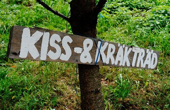 [kiss-and-cuddle-sweden.jpg]