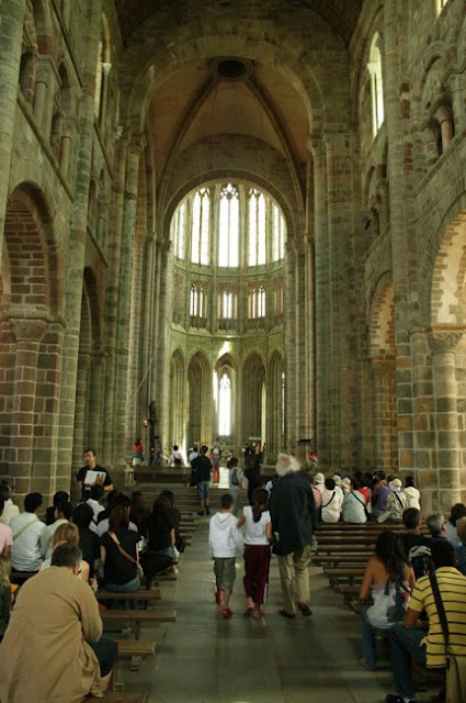 interiores-monasterio-mont-st-michel