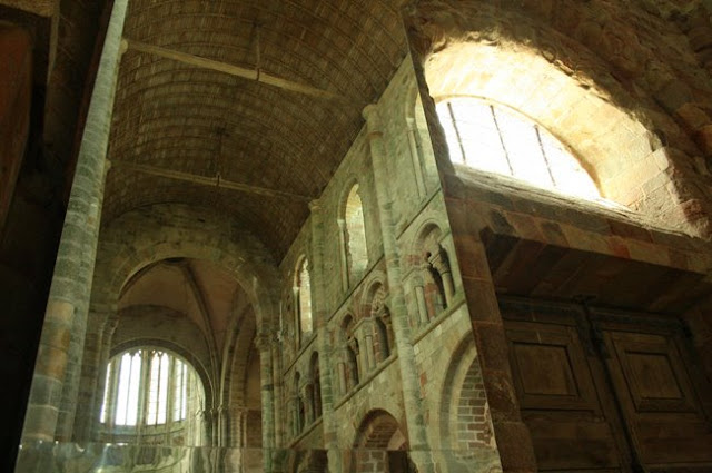 interiores-monasterio-mont-st-michel