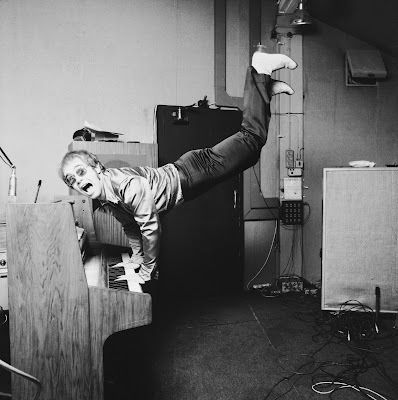 Elton+John+performing+a+handstand+on+his+piano+London+1972+Photo+by+Terry+ONeill