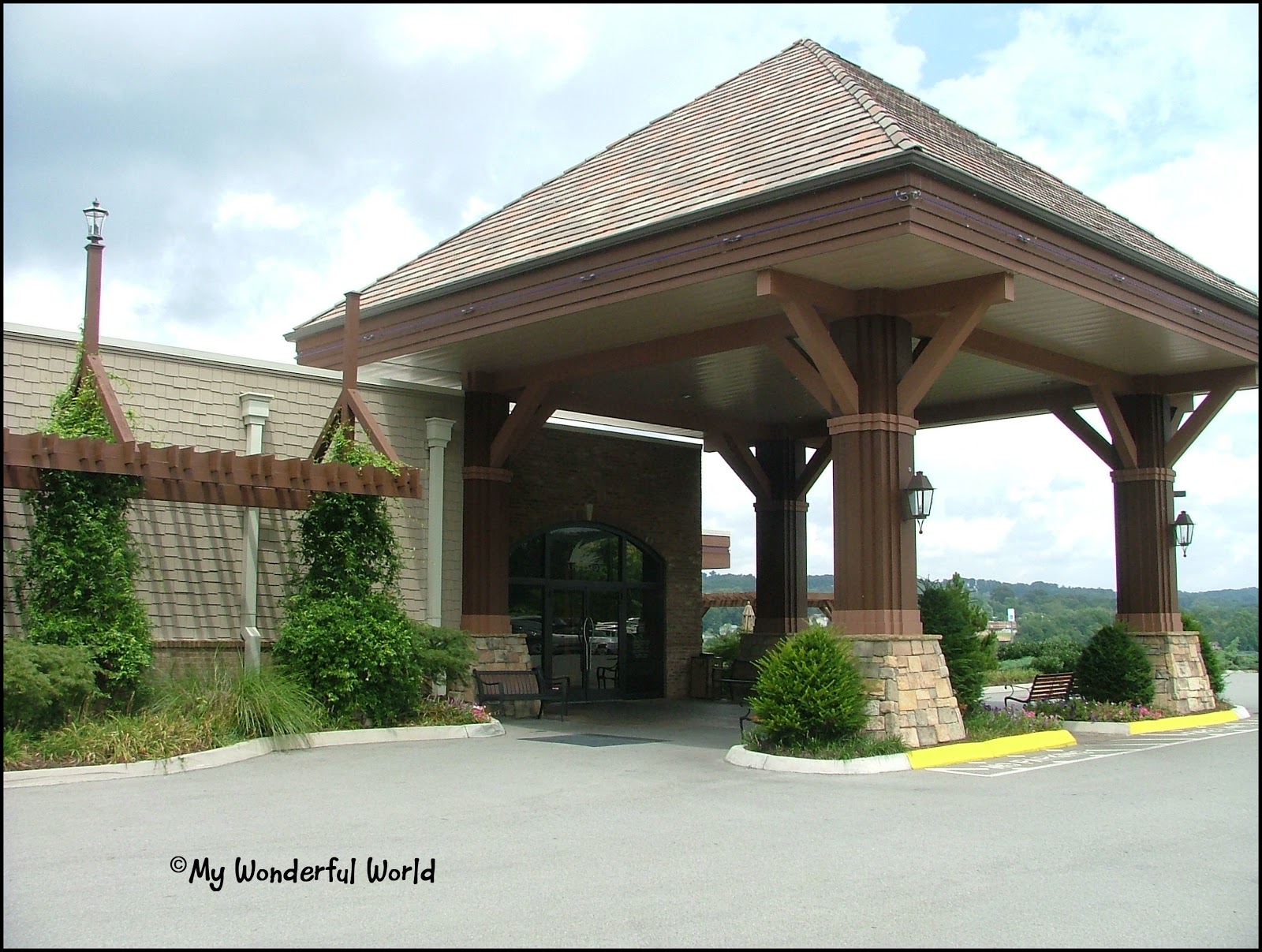 On The Town Dining with Mr. Bill Lakeside TavernFarragut