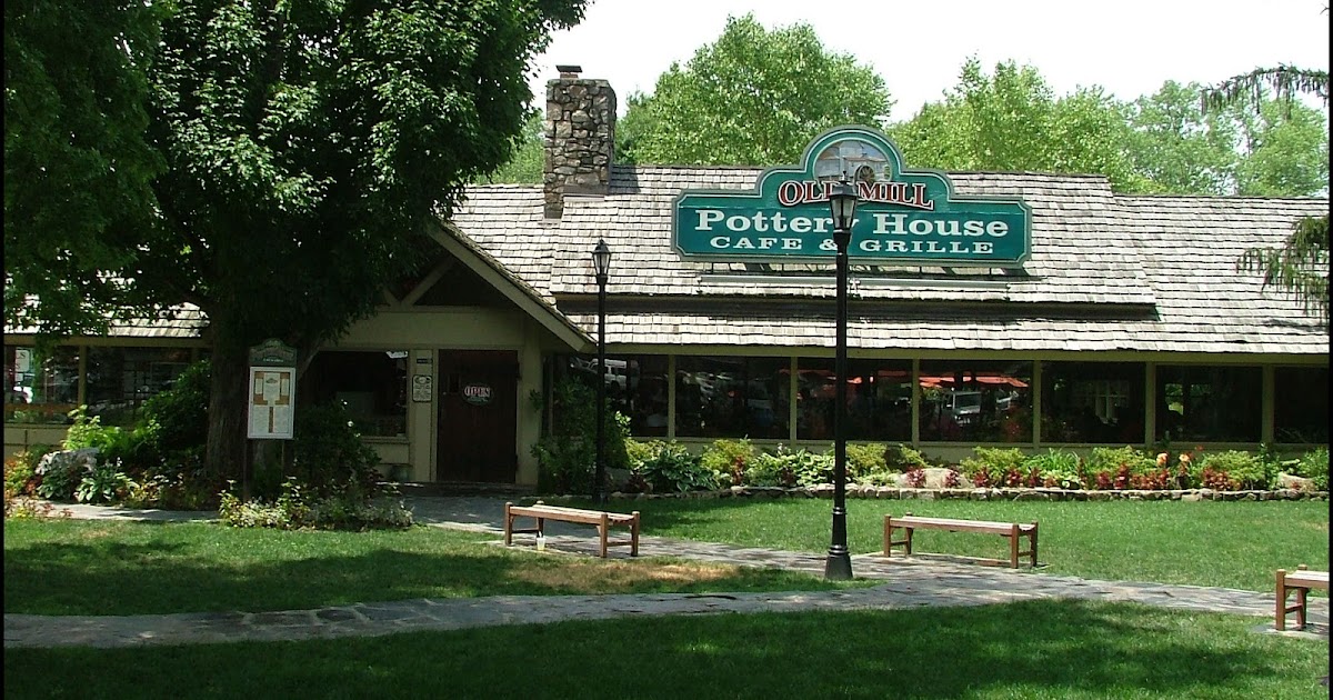 On The Town Dining with Mr. Bill Pottery House Cafe & GrillePigeon