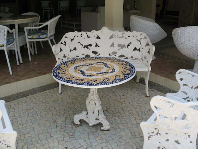 Mesa em ceramicas  - Motivo e técnica romana