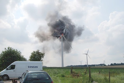 http://2.bp.blogspot.com/_BPhi8fq8gDc/SSWQXpG42lI/AAAAAAAABIk/Qyw731f8c7w/s400/Wind+Turbine+Failure+(1).jpg