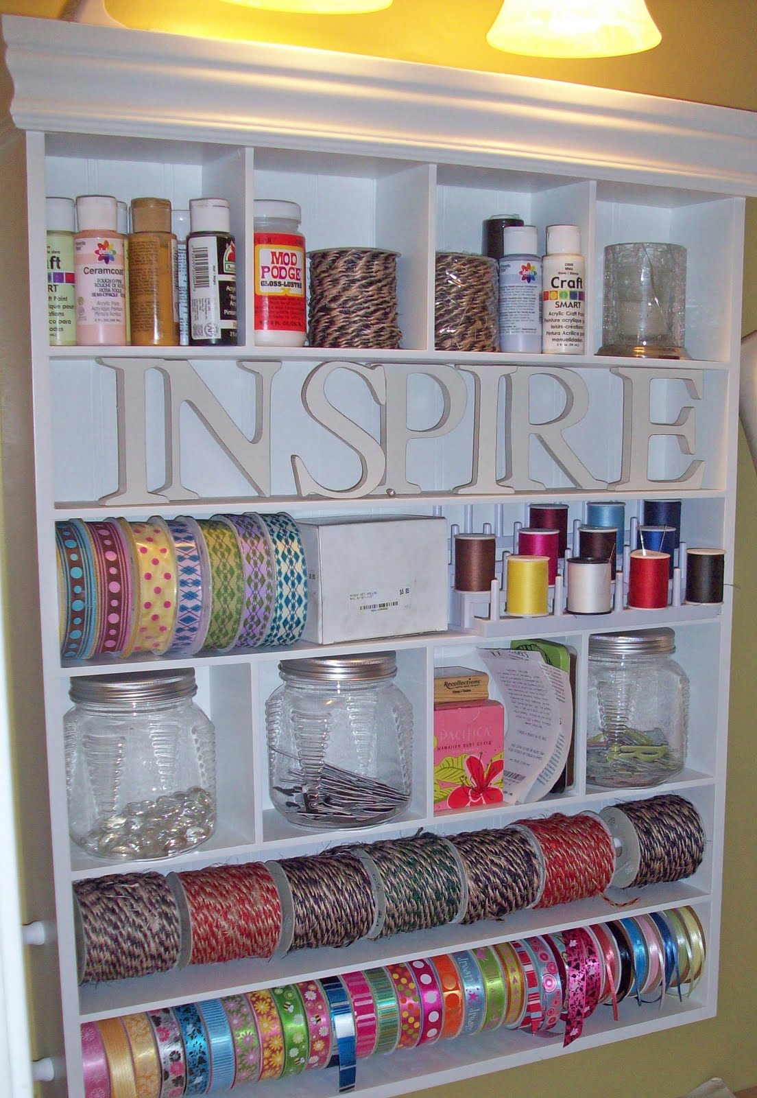 http://2.bp.blogspot.com/_BRTGDICWJ3Q/TA3Na7RT4pI/AAAAAAAAAes/E3P5Ylh3tyc/s1600/ribbon+organizer.jpg