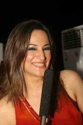 Navel revealing pics of TV actresses