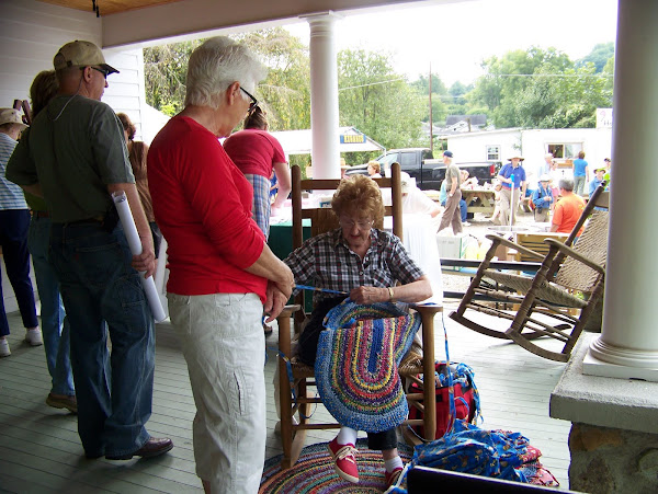 Making rag rugs